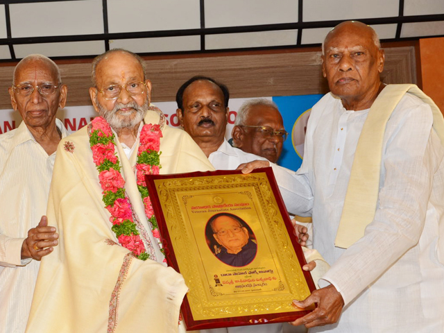 Journalists Association Felicitates Dadasaheb Phalke K Viswanath